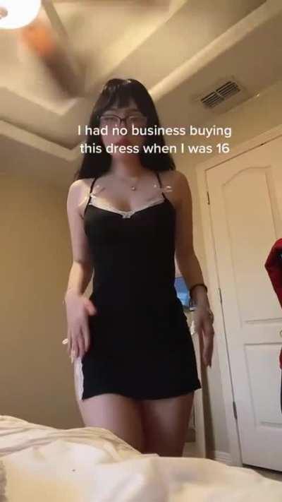 sexy dress (she’s 19 in this video btw) 