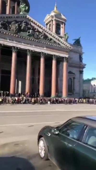 Massive protest by Russians in St Petersburg against the war in Ukraine. They are chanting “No to War!”