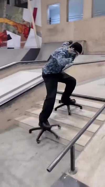 y chair skates tho