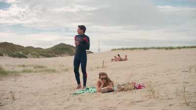 Tamara Brinkman - Zomer in Zeeland S01E05 (NL2018) (2/3) - A few episodes later, surfer Sjors meets Titia again, joins her and get to talk.