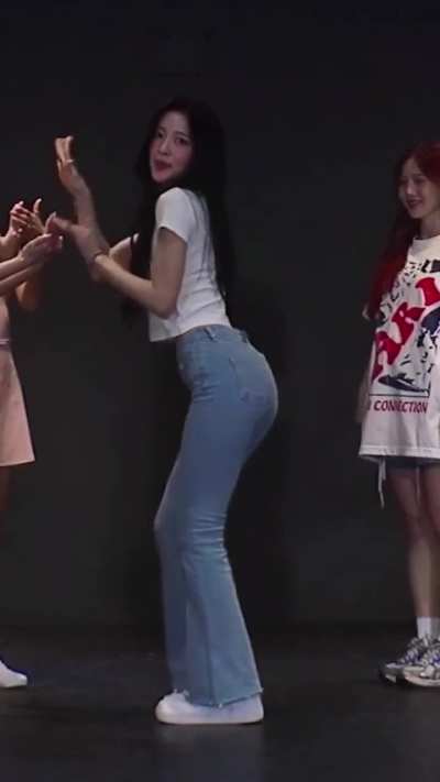 Arin in jeans 🍑