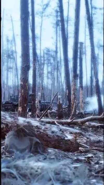 Ukrainian tank firing towards Russian positions in Kreminna forest. November 2023 (music from source)