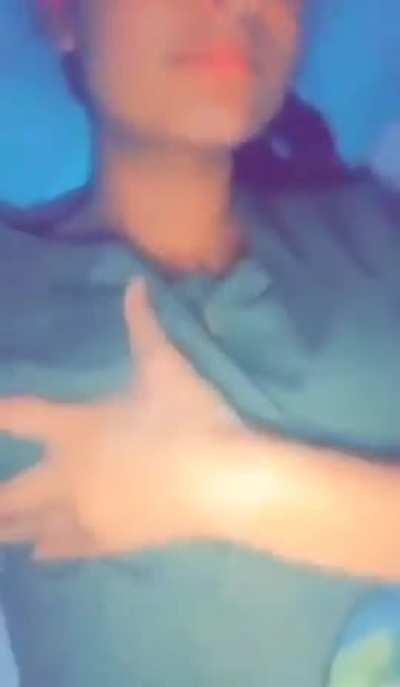 Desi Hot Girl Tits 😍 (DM to get Indian Unseen Videos And More For Cheap)