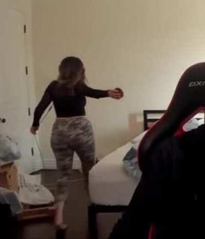 pokimaneattractive - Video #8097