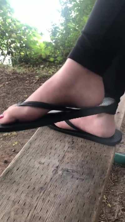 Would you let me give you a footjob in public? 🥰