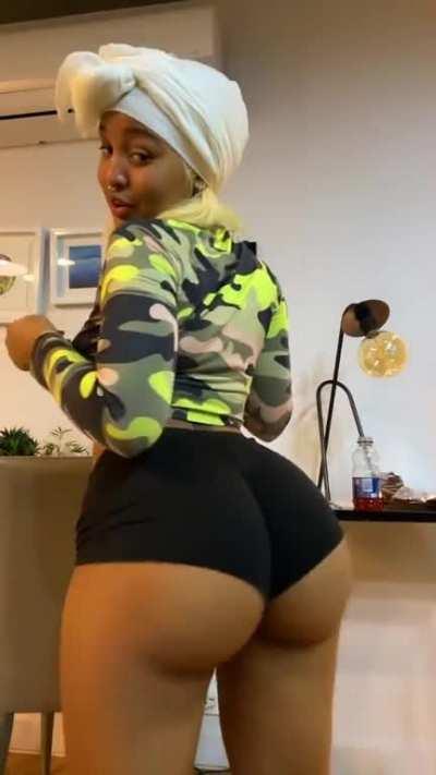 Tonya Simelane slutty ass in shorts 🍆