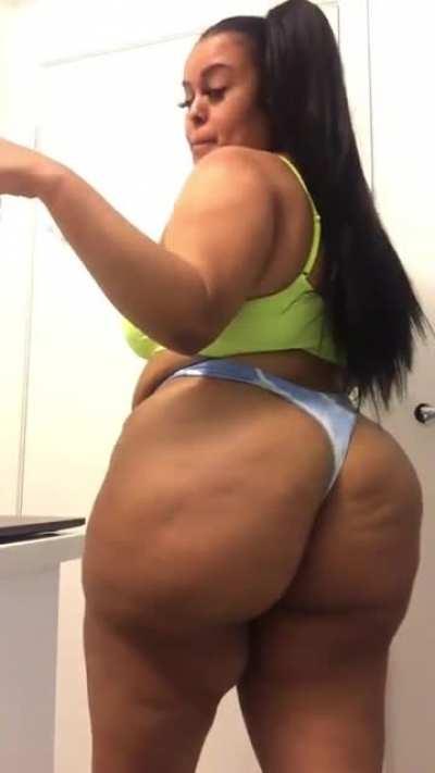 50 Inch Ass 🍑🤤😍❤️😻