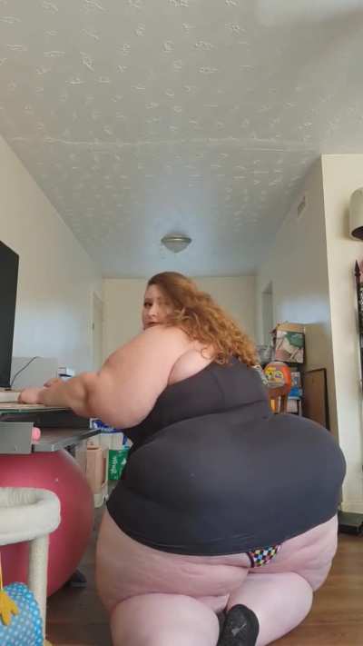 Ssbbw Hayley trying to get up