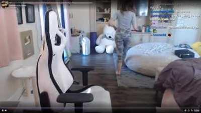 Fucking hell... Pokimane's ass is ridiculous.