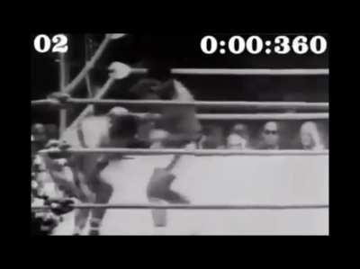 Muhammad Ali throwing 12 punches in as little as 2.8 seconds!