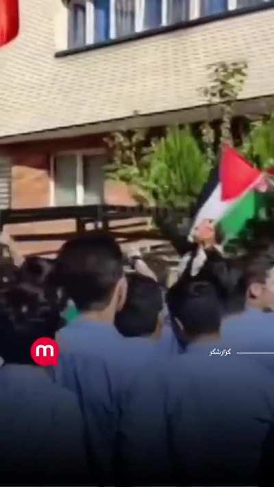 Iranian teacher chants “death to Israel”, his students in response chant “death to Palestine”