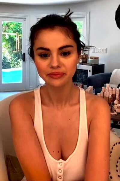 Selena Gomez braless on FaceTime