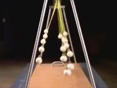 Pendulum waves with an added note for each ball