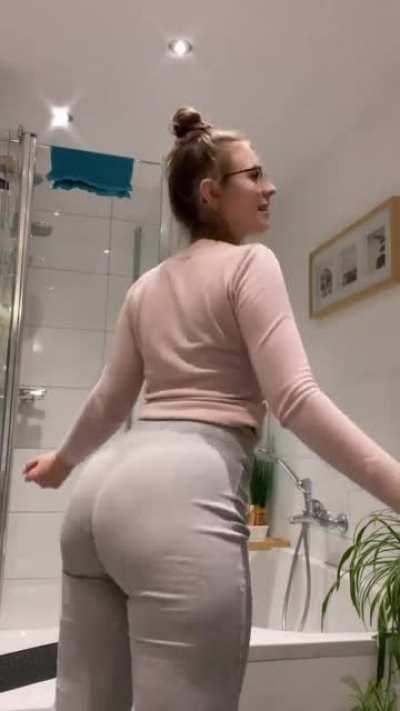 Jiggly fat ass