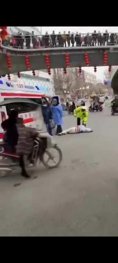 [Flashback 01/2020] People dropping dead in Wuhan, infected residents 'act like zombies' (predictive programming)