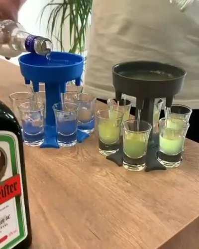 How to easily pour (and carry) six shots.