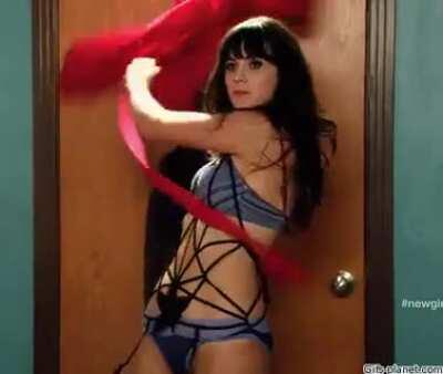 Zooey Deschanel is a total BABE!