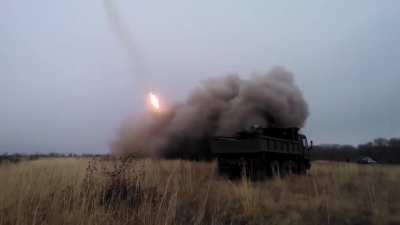 Russian-backed &quot;separatists&quot; targeting Ukrainian positions near Makiivka using an &quot;acquired&quot; BM-21 Grad launcher - 2014