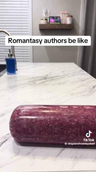 “Romantasy authors be like”