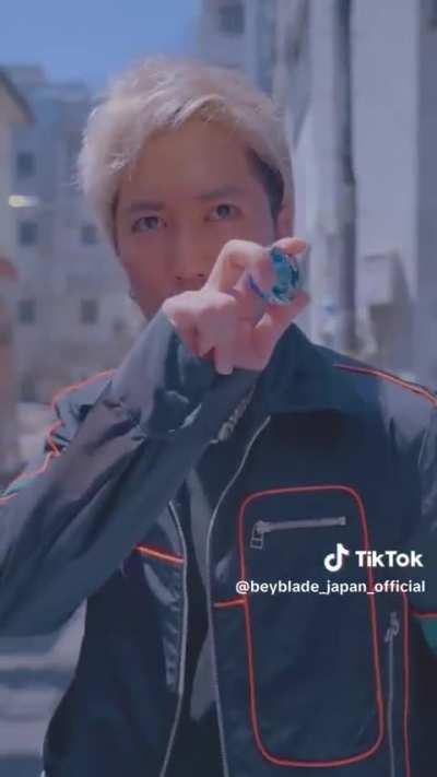 This video from the Official Beyblade TikTok account from Japan XD