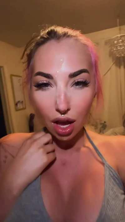 Bimbos look best covered in cum 💕