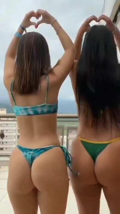 Mel e Larissa flor,que delícias 😋😋😋