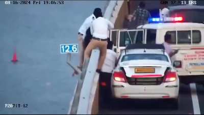 Suicide attempt foiled by a cab driver and cops