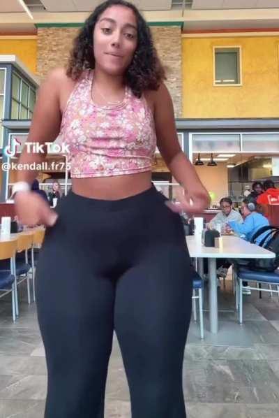 Thickums in Public 🍑