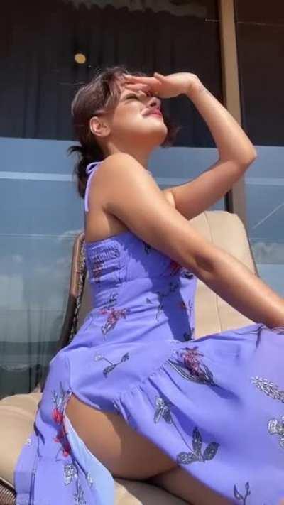 Avneet Kaur thighs