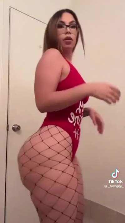 Twerk that thick latina ass