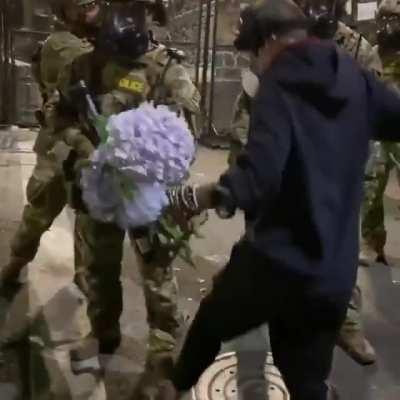 Feds violently arrest Portlander for teasing them with bouquets of flowers