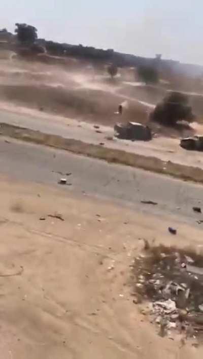 Stunning video shows GNA forces eliminating fleeing pro-Haftar fighters south of Tripoli today via WorldOnAlert. [WARNING: Loud & Death]