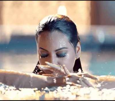 Sonakshi Sinha Sexy Compilation - She's just too hot !!!