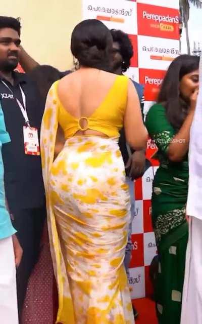 every son wants a mom like honey rose who have that much massive ass 🤤🤩🤤