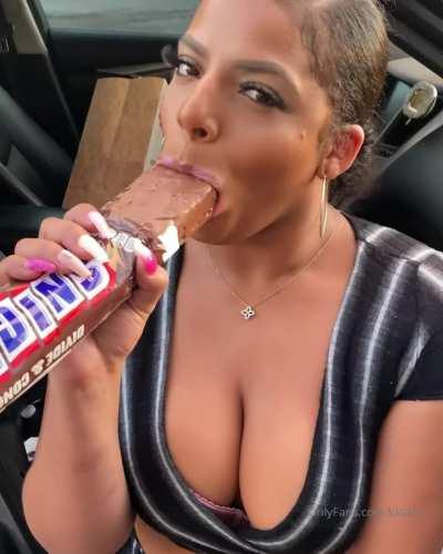 👅🍫