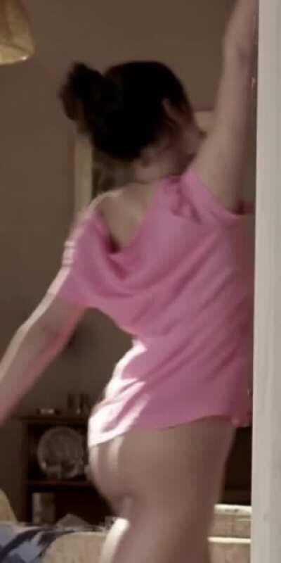 Nathalie Emmanuel perfect ass plot in Misfits (Slo-Mo Mobile Crop)