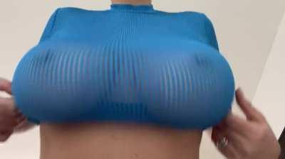 Bouncy boobs in blue 💙