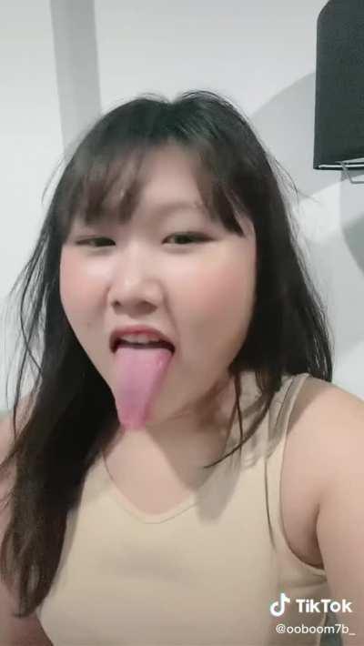 oob_oom shows long tongue on TikTok