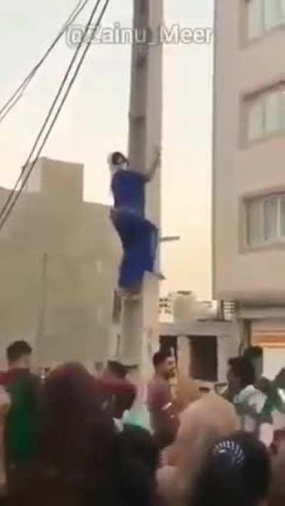 Hijabi girl twerking publicly to invite Hindu man