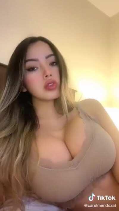 What’s bigger her tits her teeth or her lips