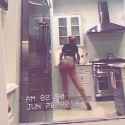 Kitchen twerk
