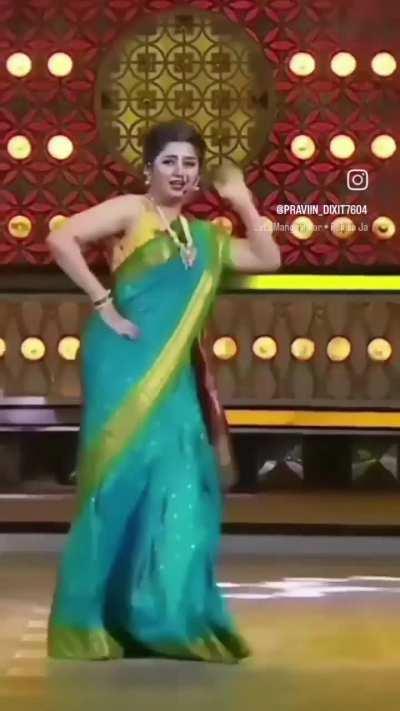 Prajakta Mali sexy dance in saree