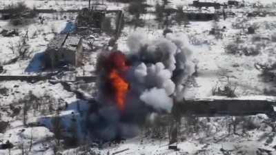 Footage from the Ukrainian 25th Airborne Sicheslav Brigade blowing up a Russian tank (better quality)