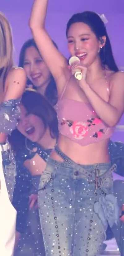 obssesed with nayeons body