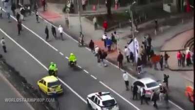 WCGW, Skaters Jump Cops In Columbia After Being Ruthlessly Run Over By Them