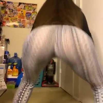 Thick Latina Hoe Twerking In Flare Pants😍😍