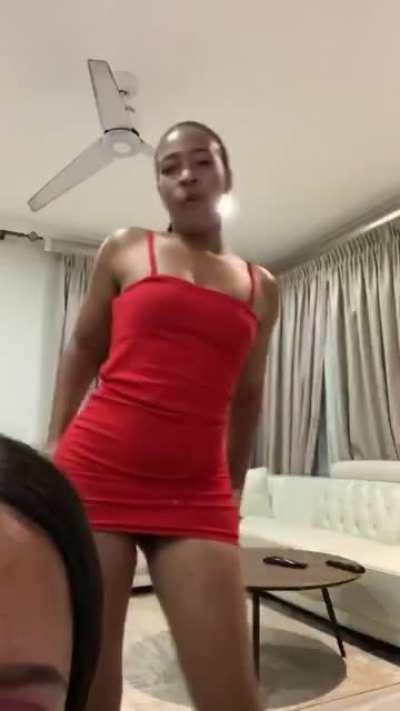 @_iamcyby twerk that PHAT African booty