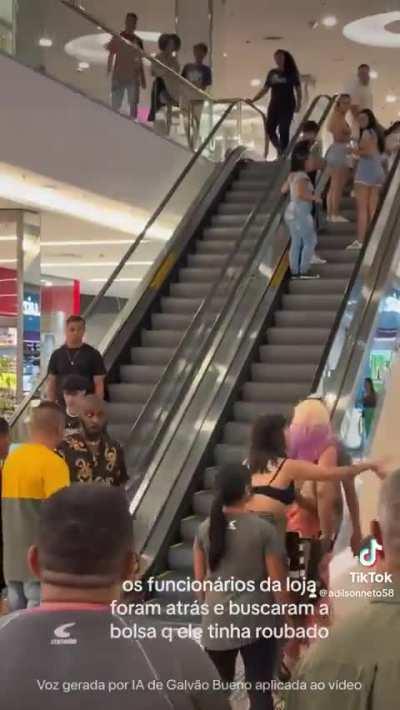 Another angle of Peggy's fight in rio de janeiro's mall