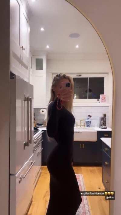 Elsie | tight dress | IG Story | January 2024 