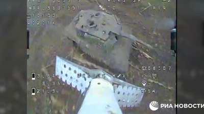 Leopard 2A4 is destroyed by ATGM and FPV drones, Russian soldiers later take the position and examine the vehicle.